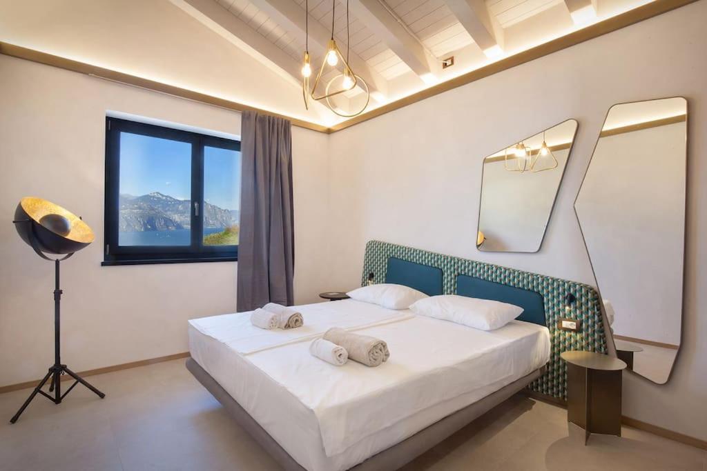 Villa Divina - Apt Divina Con Piscina E Vista Lago Castelletto Di Brenzone Exteriör bild