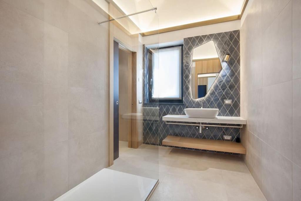 Villa Divina - Apt Divina Con Piscina E Vista Lago Castelletto Di Brenzone Exteriör bild
