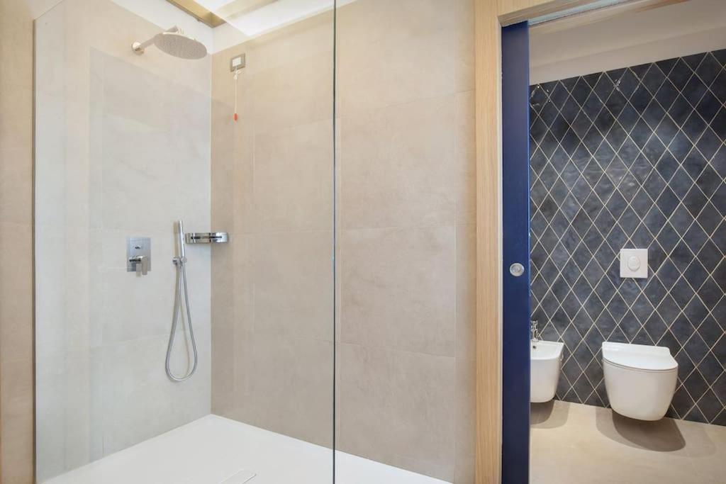 Villa Divina - Apt Divina Con Piscina E Vista Lago Castelletto Di Brenzone Exteriör bild