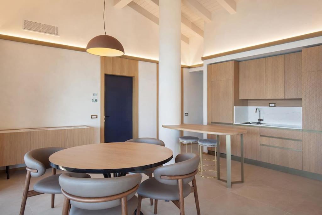 Villa Divina - Apt Divina Con Piscina E Vista Lago Castelletto Di Brenzone Exteriör bild