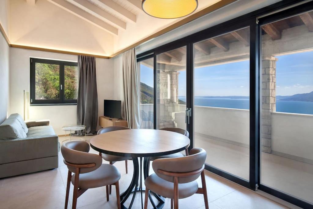 Villa Divina - Apt Divina Con Piscina E Vista Lago Castelletto Di Brenzone Exteriör bild